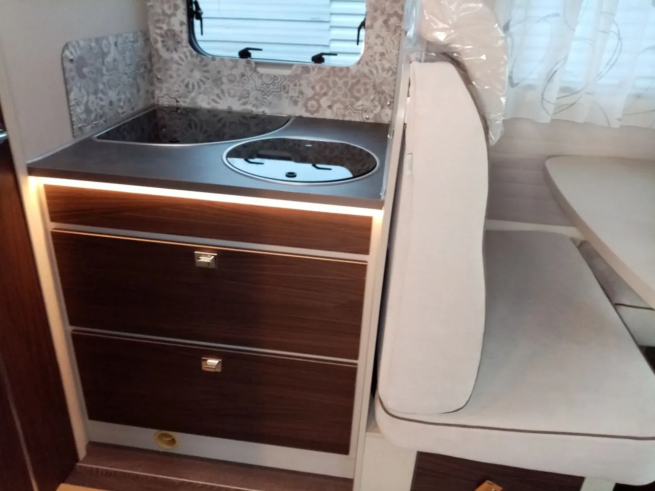 SEAL 68 PLUS LIT CENT/PAV.